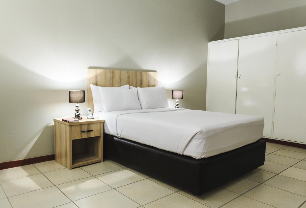 Menlyn Maine: The Exquisite Lunette Pretoria Exterior photo